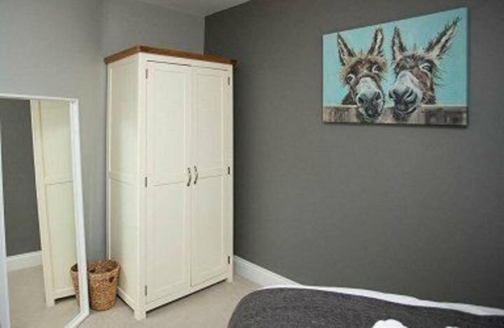 Amazing 3 Bedroom Home, Prime Bt1 Postcode And City Centre Location Belfast Luaran gambar