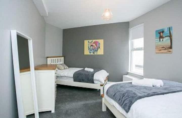 Amazing 3 Bedroom Home, Prime Bt1 Postcode And City Centre Location Belfast Luaran gambar