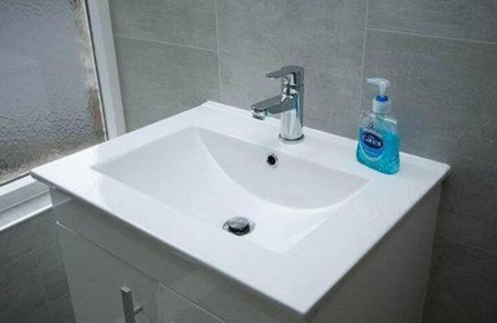 Amazing 3 Bedroom Home, Prime Bt1 Postcode And City Centre Location Belfast Luaran gambar